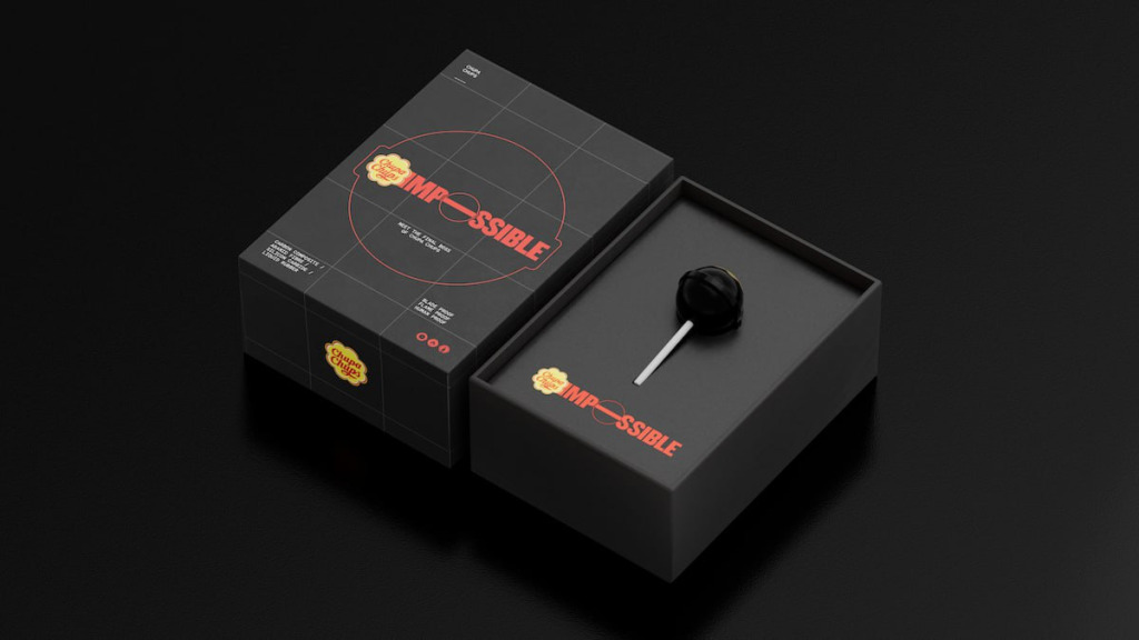 Леденцы Chupa Chups теперь буквально НЕВОЗМОЖНО открыть бренд показал конфету Impossible с бронекапсулой вместо обычного фантика.jpg