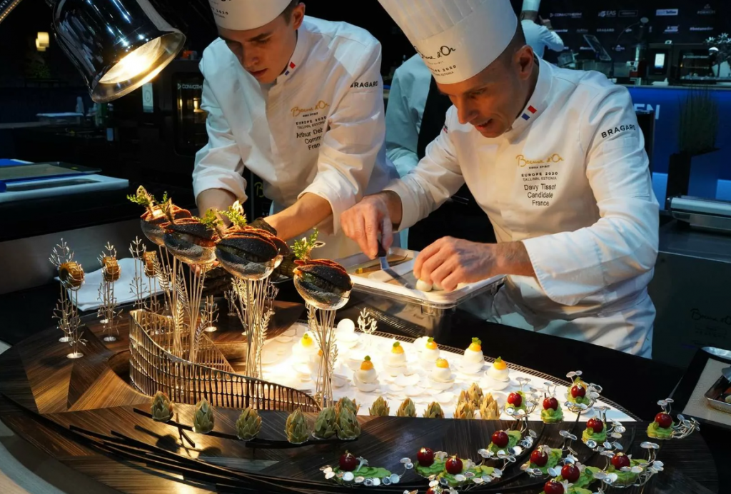Конкурс призван возрождать традиции Северной Пальмиры в области кулинарного искусства, а также продвигать бренд «Петербургская кухня»..png