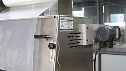 Запайщик лотков Hualian Machinery HLV-400T (диаметр лотка 150 мм, матрица на 2 лотка) с газонаполнением, фото 2